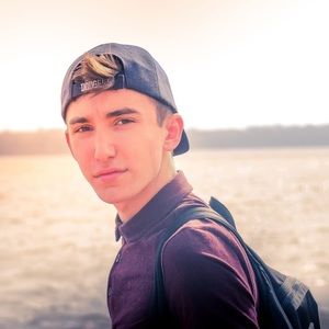 Meet your Posher, Loic